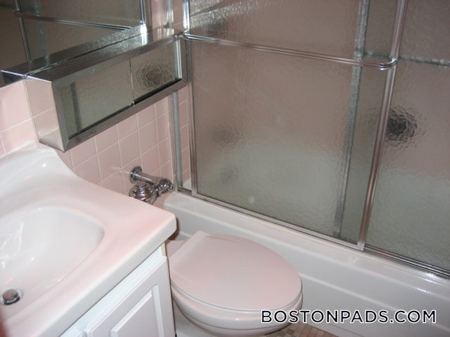 Boston - $3,225 /mo