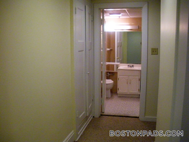 Boston - $3,225 /mo