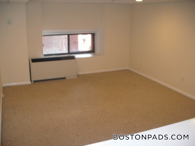 Boston - $2,900 /mo