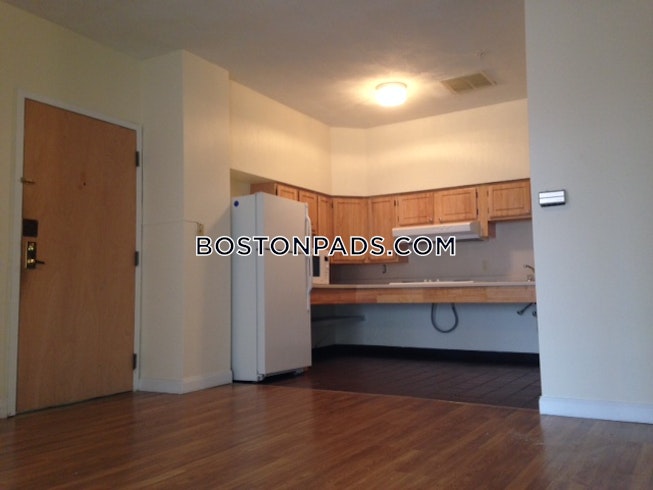 Boston - $3,200 /mo