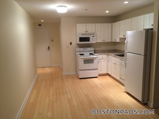 Boston - $3,000 /mo