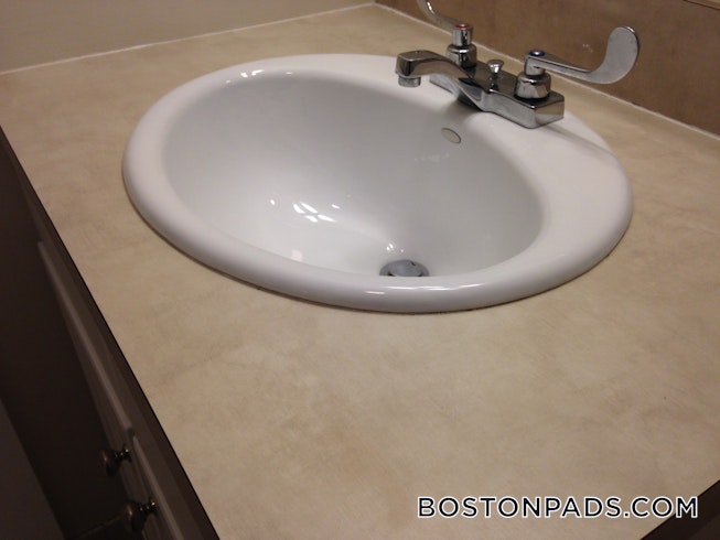 Boston - $3,100 /mo