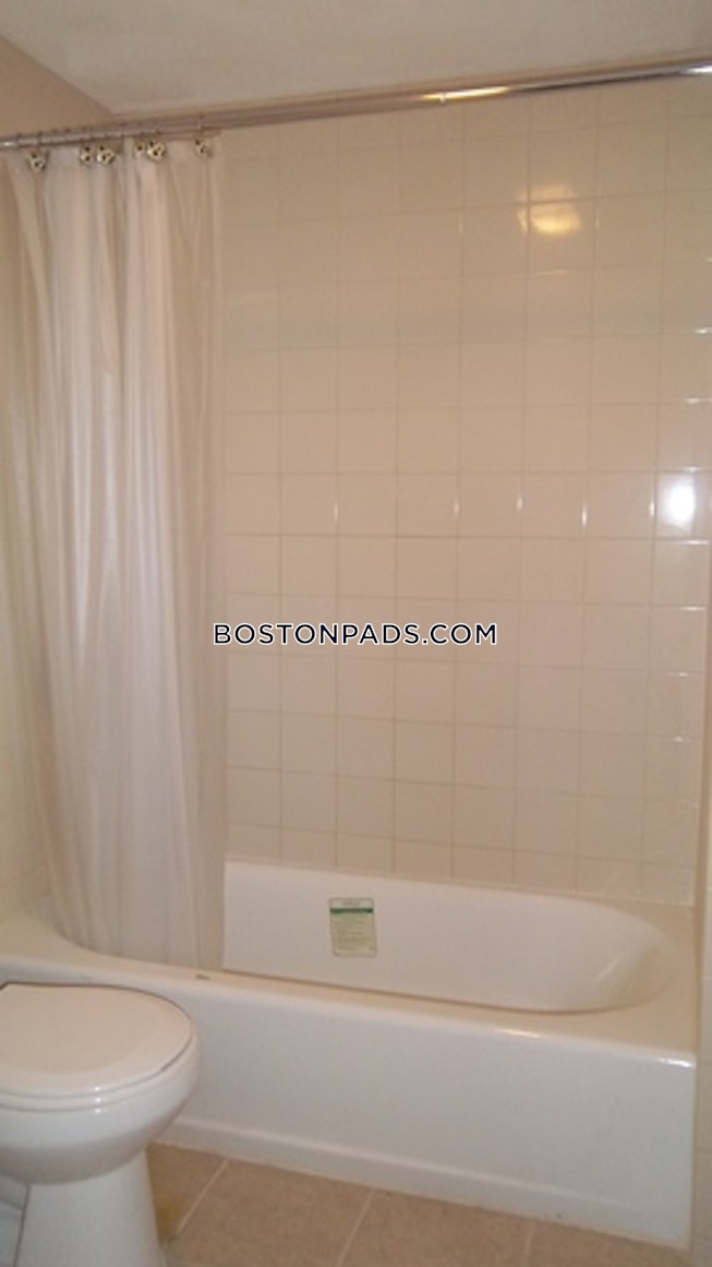 Boston - $2,600 /mo