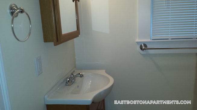 Boston - $3,050 /mo