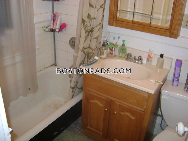 Boston - $3,400 /mo