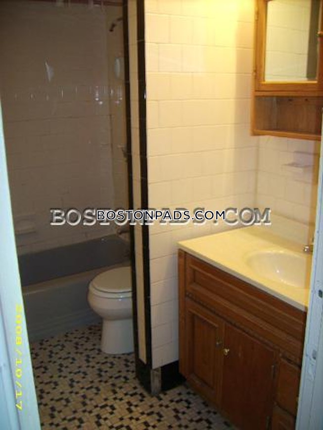 Boston - $3,100 /mo