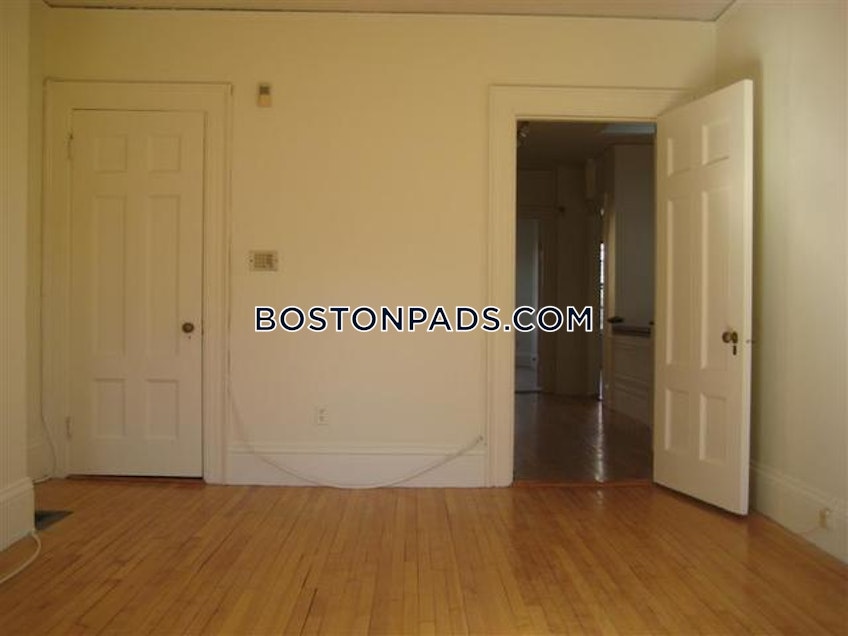 Boston - $3,100 /month