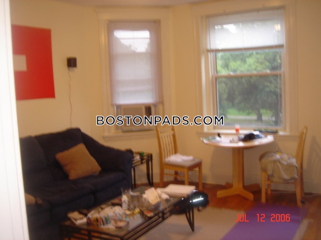 Boston - $2,400 /mo