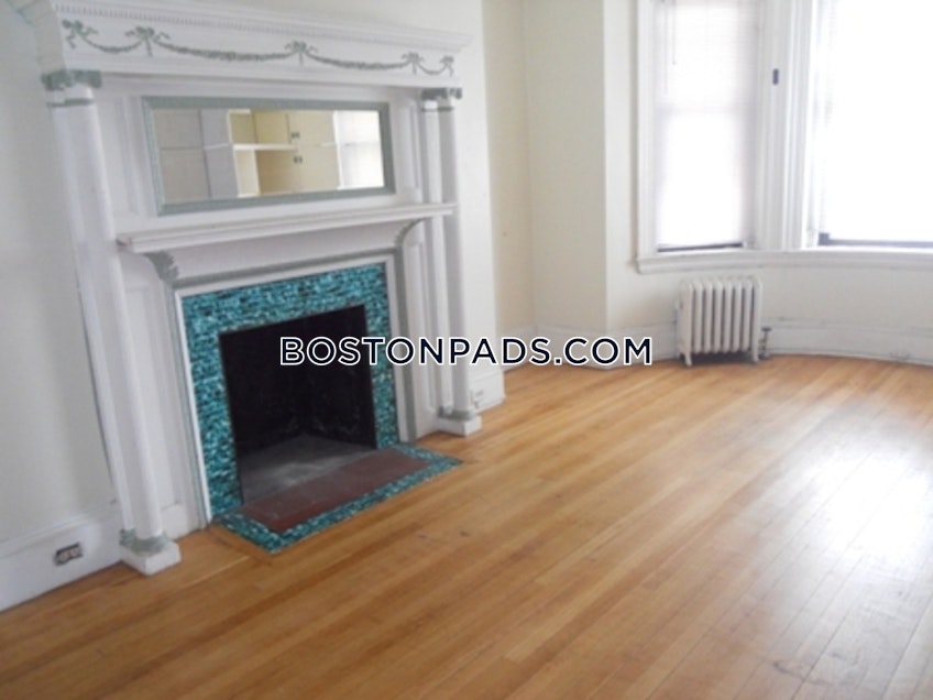 Boston - $2,600 /month