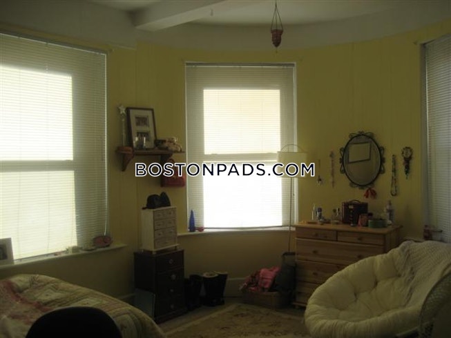 Boston - $4,000 /mo