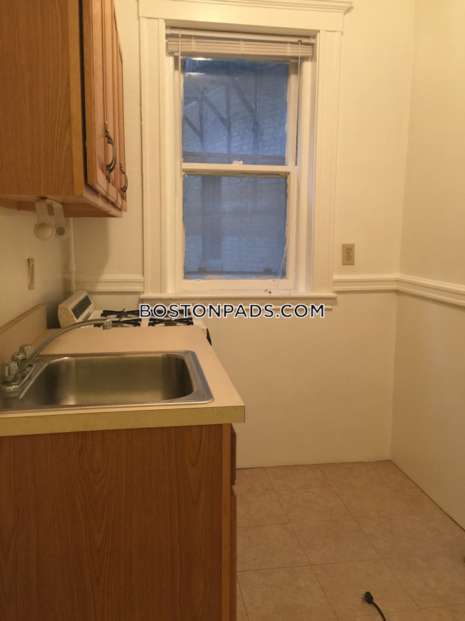 Boston - $2,100 /mo