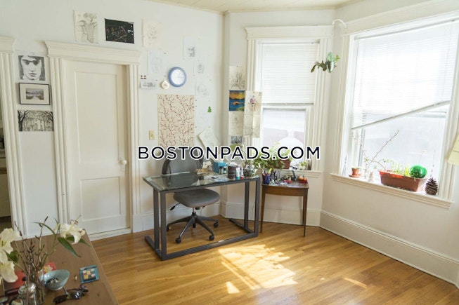 Boston - $2,300 /mo