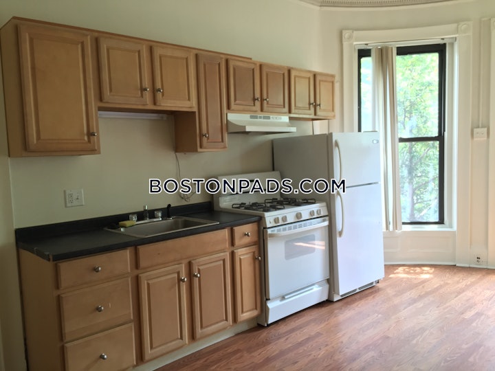 fenwaykenmore-1-bed-1-bath-boston-2800-4538383 