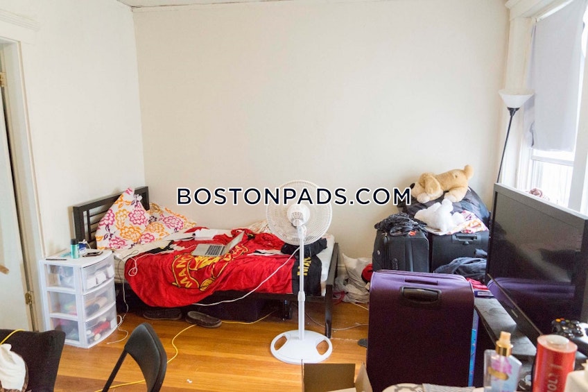 Boston - $2,725 /month