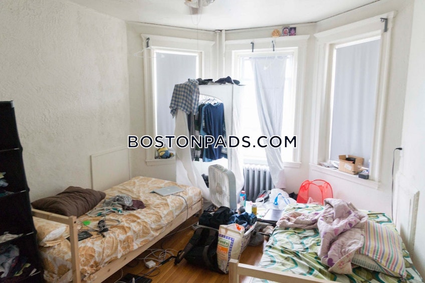Boston - $2,725 /month