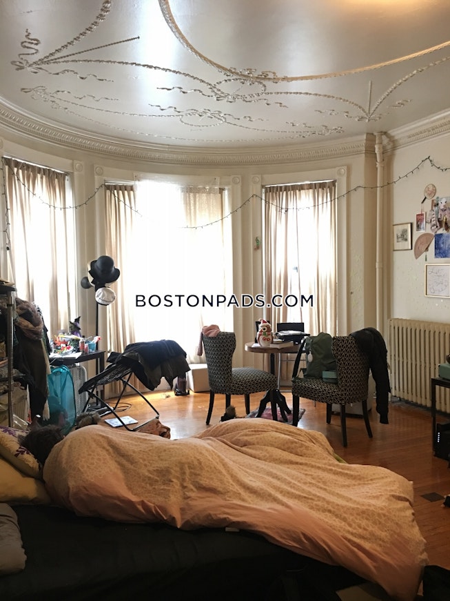 Boston - $2,350 /mo