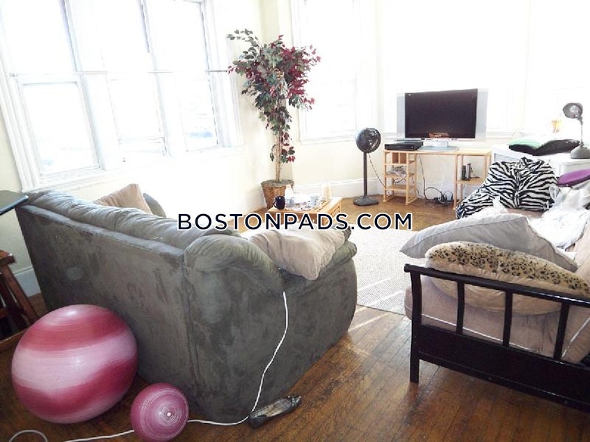 Boston - $4,300 /month