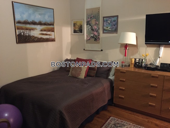 Boston - $1,995 /mo