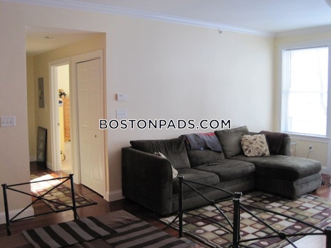 Boston - $2,700 /mo