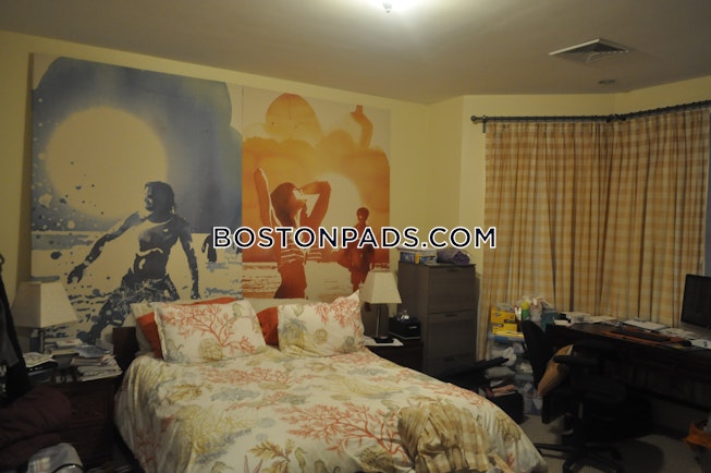 Boston - $2,700 /mo