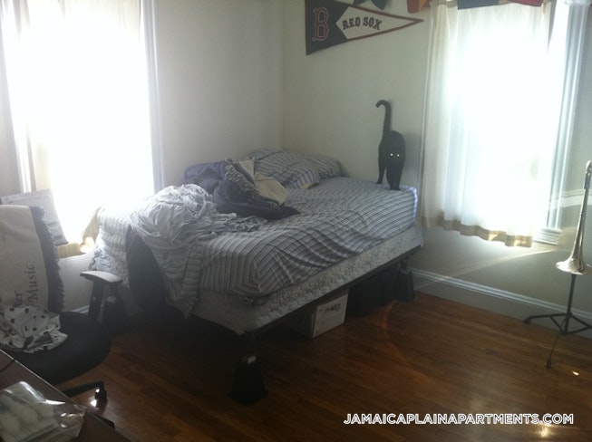 Boston - $3,600 /mo