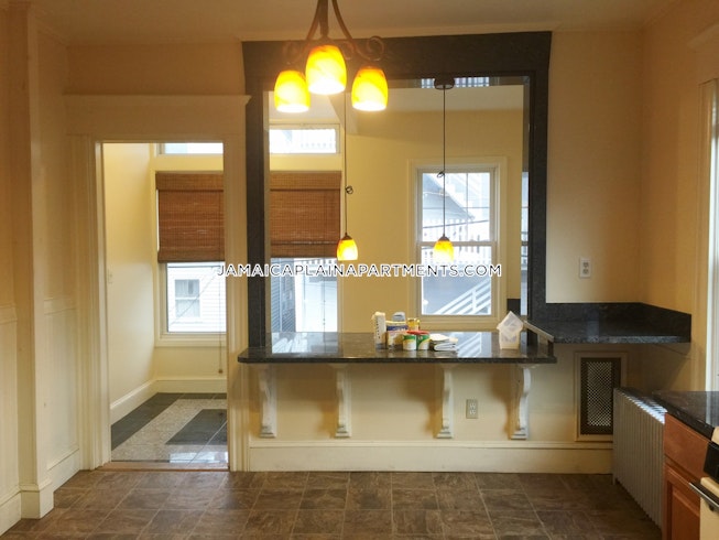 Boston - $2,400 /mo