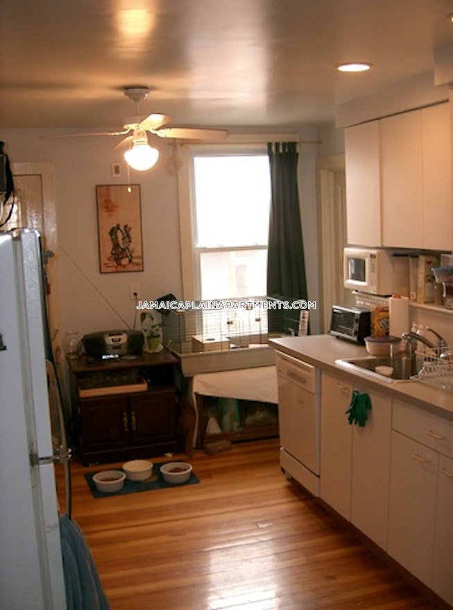 Boston - $3,200 /mo