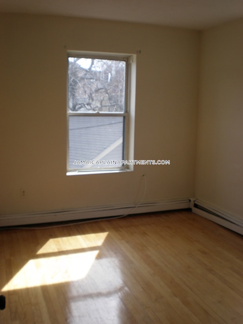 Boston - $2,900 /month