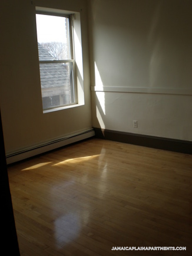 Boston - $2,900 /mo