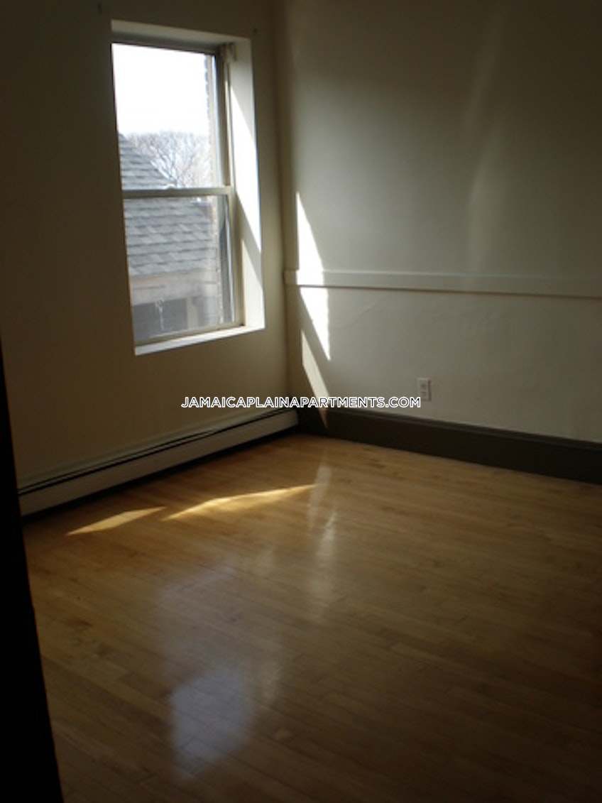 Boston - $2,900 /month