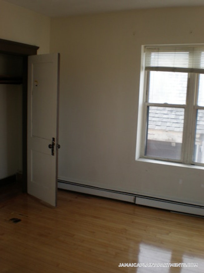 Boston - $2,900 /mo