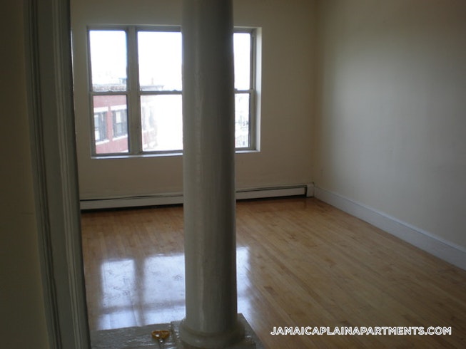 Boston - $2,900 /mo