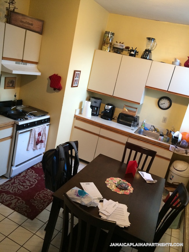 Boston - $2,400 /mo