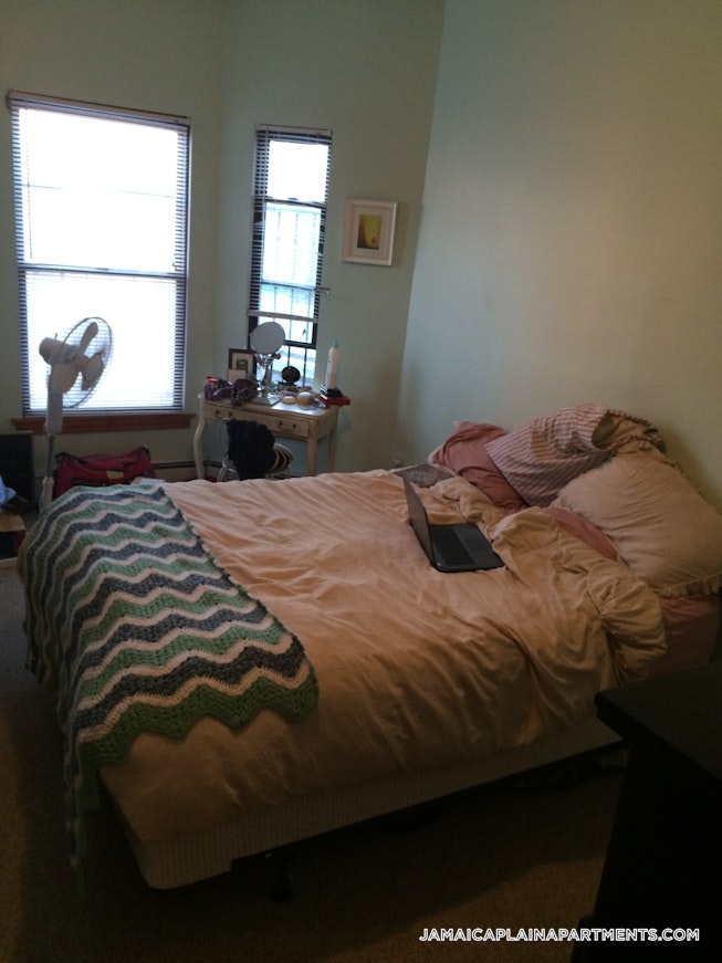 Boston - $2,400 /mo