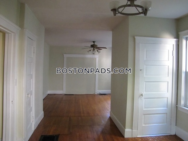 Boston - $2,900 /mo