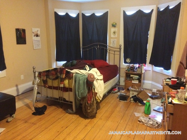 Boston - $4,100 /mo