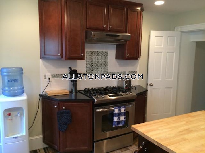 lower-allston-apartment-for-rent-5-bedrooms-35-baths-boston-5750-4563837 