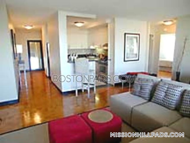 Boston - $4,086 /mo