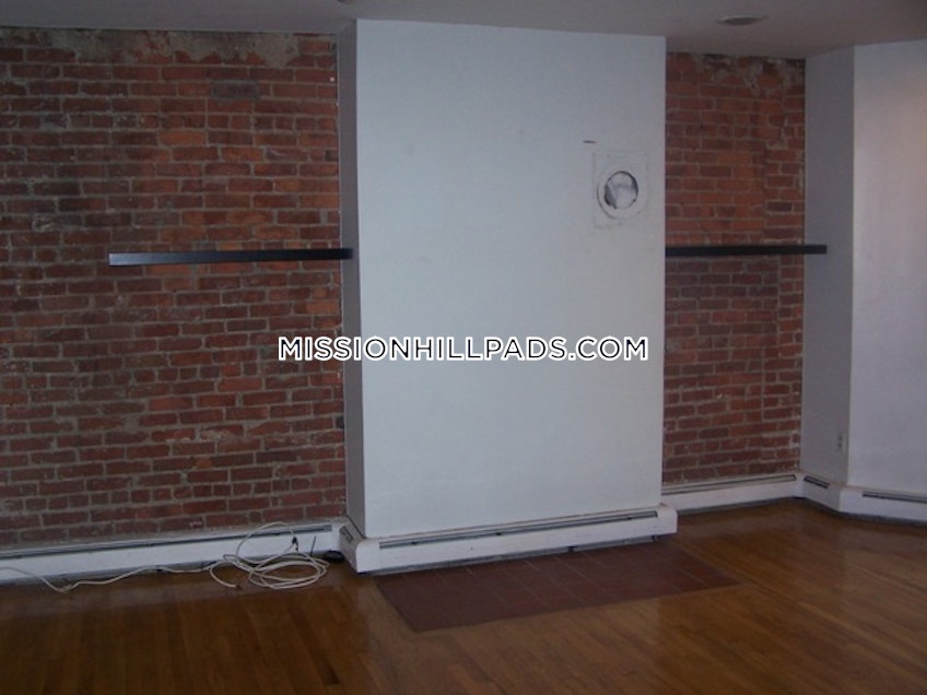 Boston - $2,400 /month