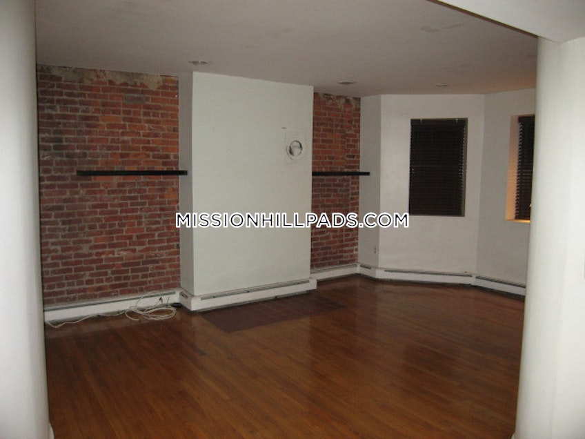 Boston - $2,400 /month