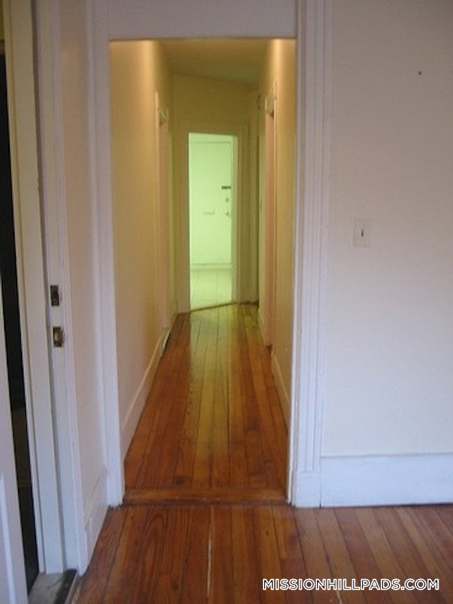 Boston - $3,900 /mo