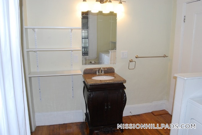 Roxbury Crossing - $8,800 /mo