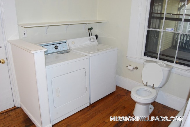 Roxbury Crossing - $8,800 /mo