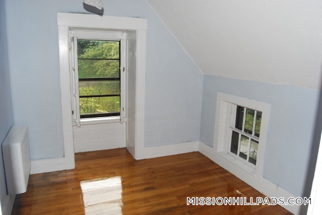 Roxbury Crossing - $8,800 /mo