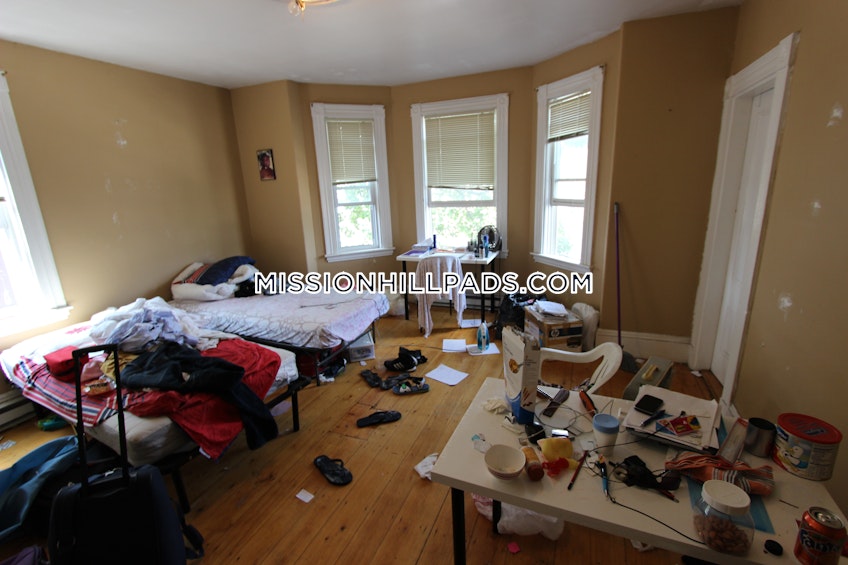 Boston - $4,800 /month