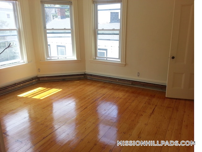 Roxbury Crossing - $6,400 /mo