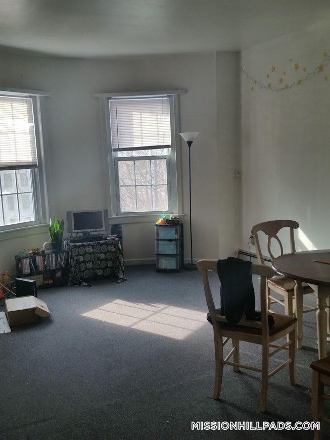 Boston - $4,200 /mo