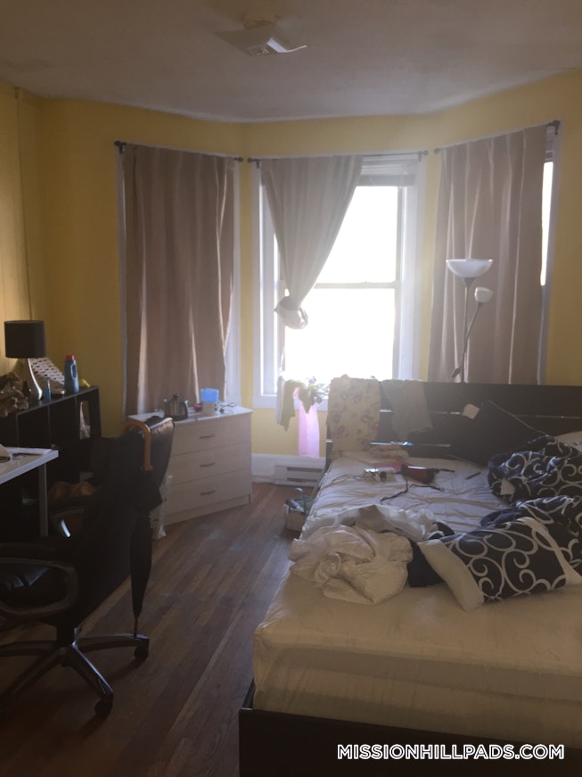 Boston - $3,295 /mo