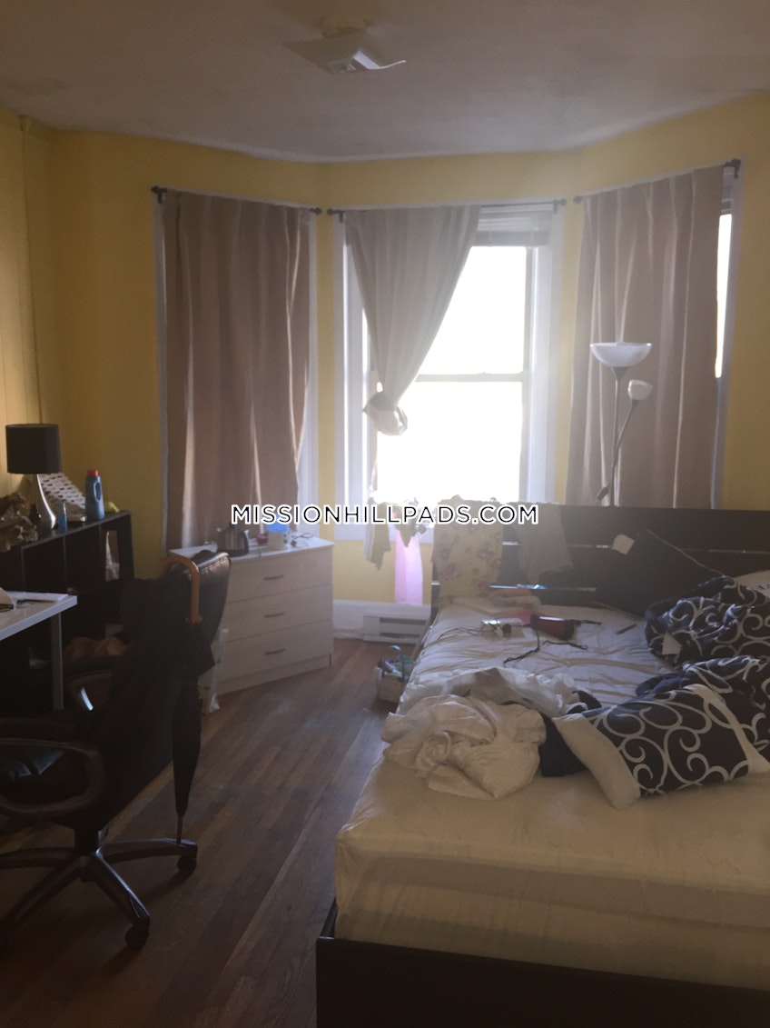 Boston - $3,545 /month