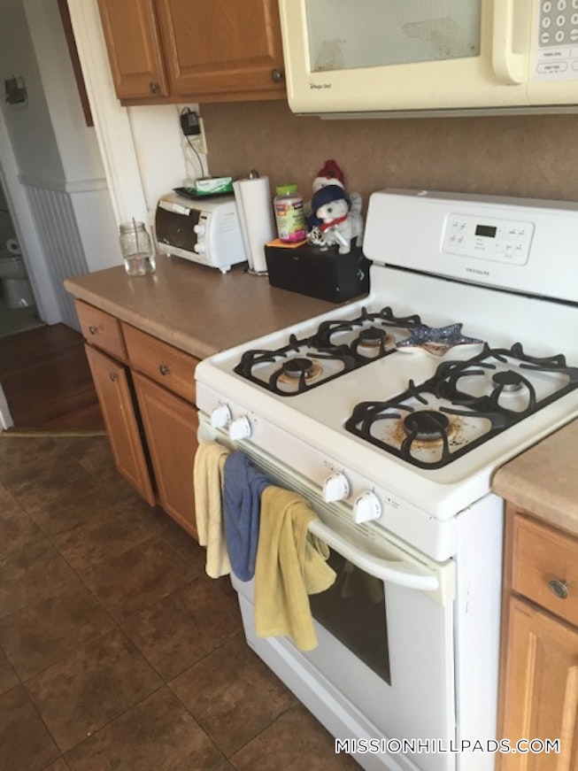 Boston - $5,900 /mo